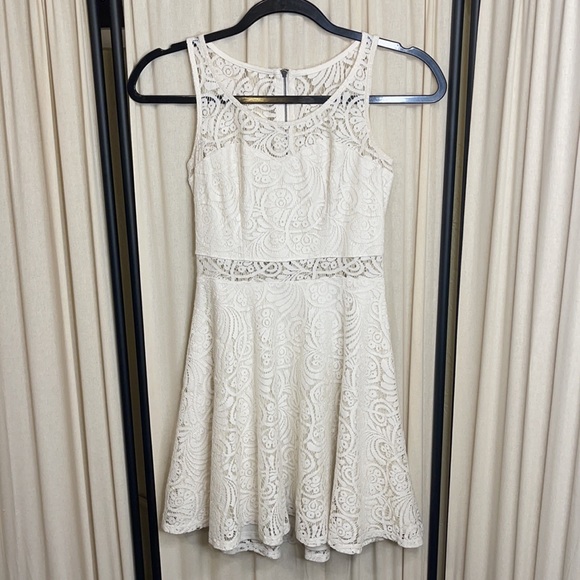 🎉HP🎉GORGEOUS DELICATE LACE DRESS- CREAM WHITE XS - Picture 8 of 10